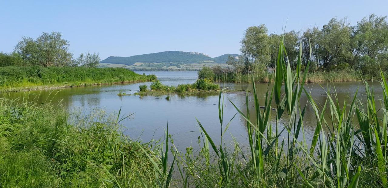 Ubytovani Na Sklepe U Prochazku Pouzdrany Bagian luar foto
